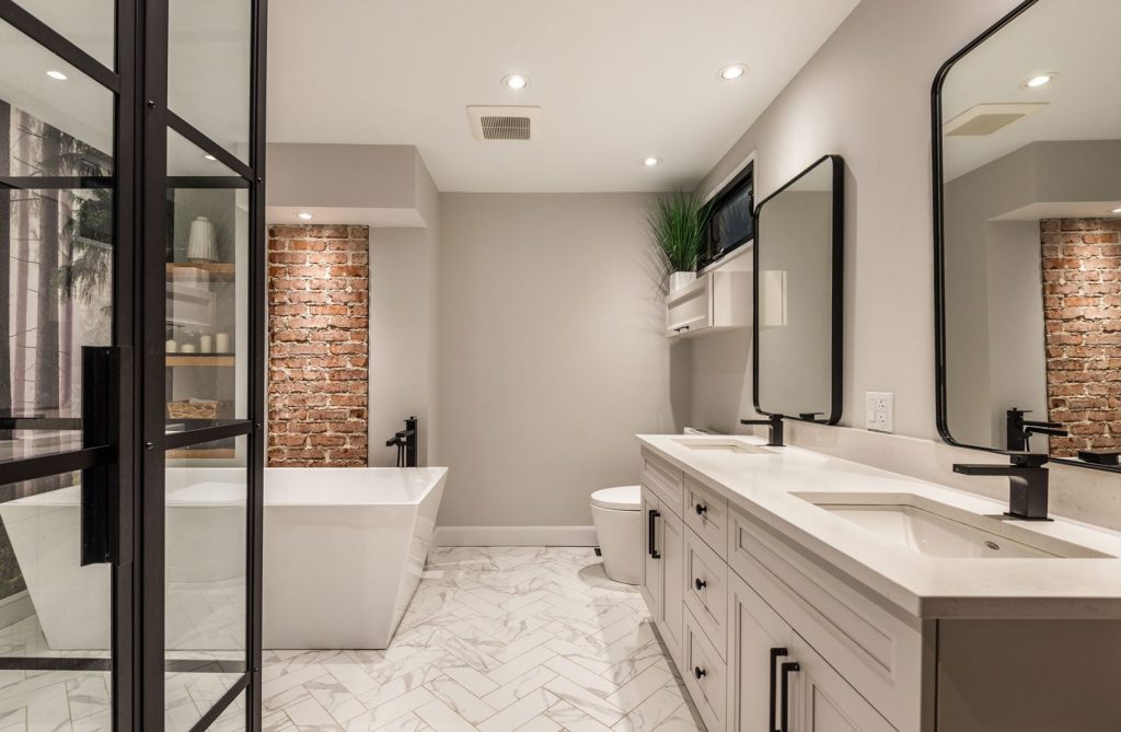 Redonner vie à une vieille salle de bain